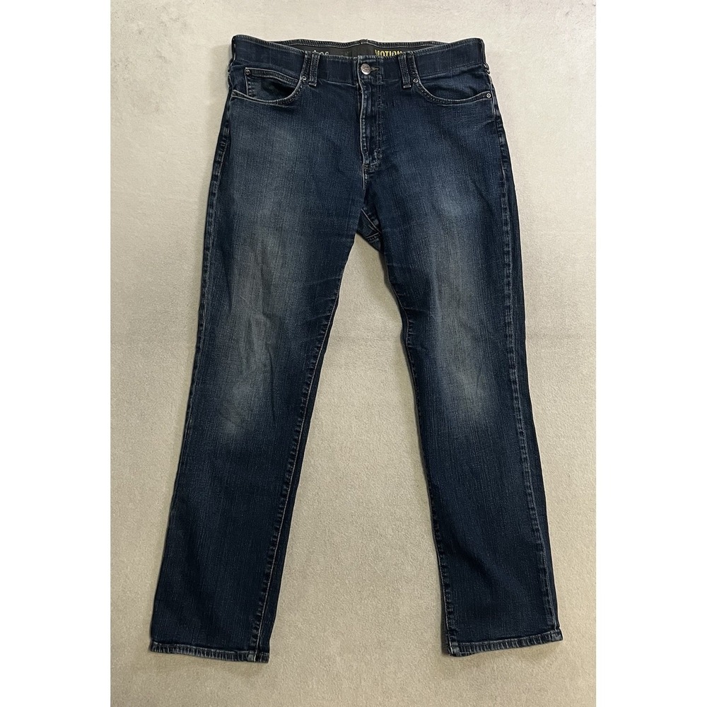 Lee Extreme Motion Straight Fit Med Wash Jeans Men's Size 36x34 (Fits 35x30)